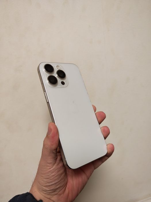 Vand sau schimb iPhone 15 Pro Max Silver 97% Ca Nou 256GB .