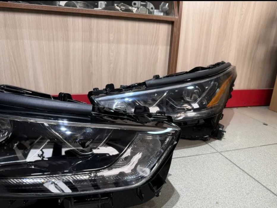 Передние фары Highlander Platinum AFS