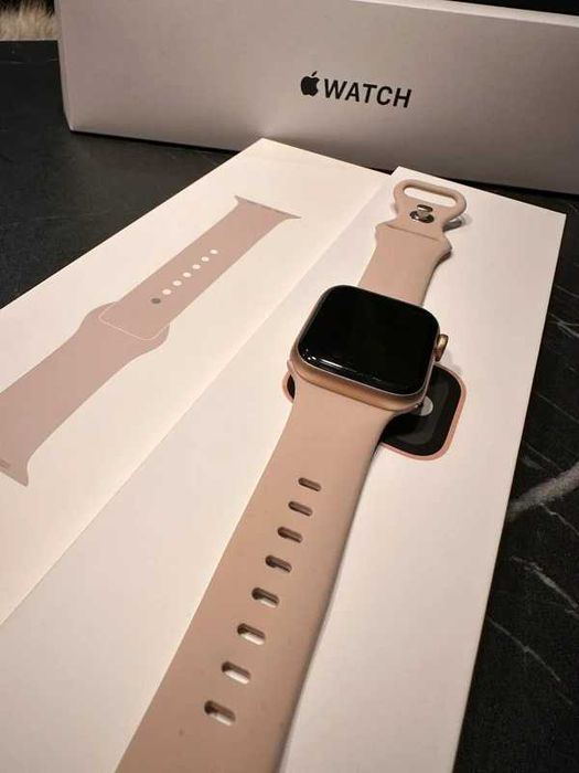 Apple Watch SE 40 mm, rose gold
Apple Watch SE 40 mm (Rose Gold)