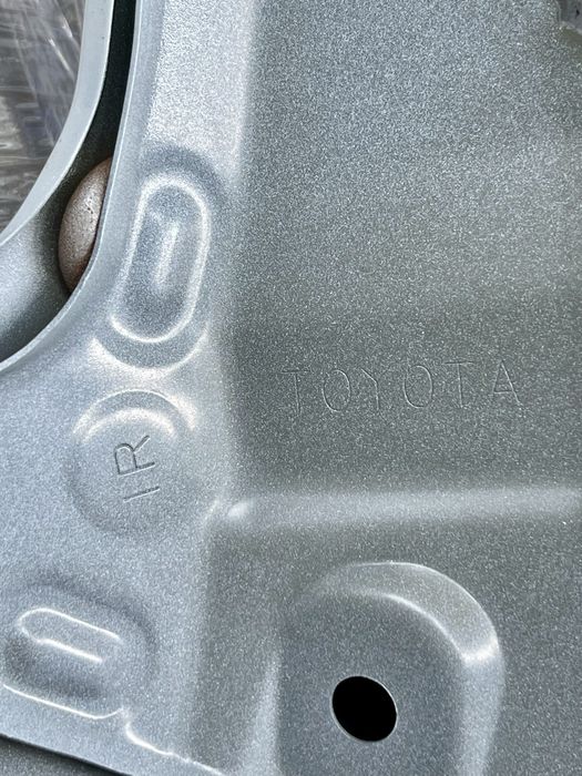 Крыло на Camry 80 Камри 80