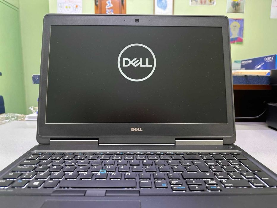 Лаптоп Dell Precision 7520 i7 DDR32 512 SSD