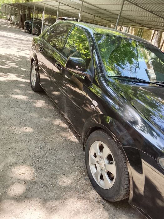 Срочно жентра сотилади 3 позиция