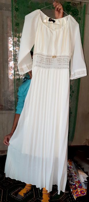 Нарядное белое платье новое