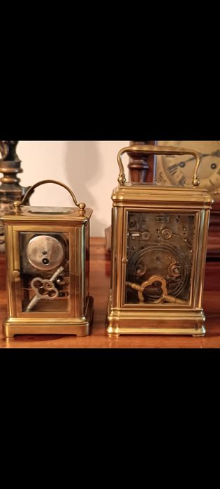 Продаются старинные часы .