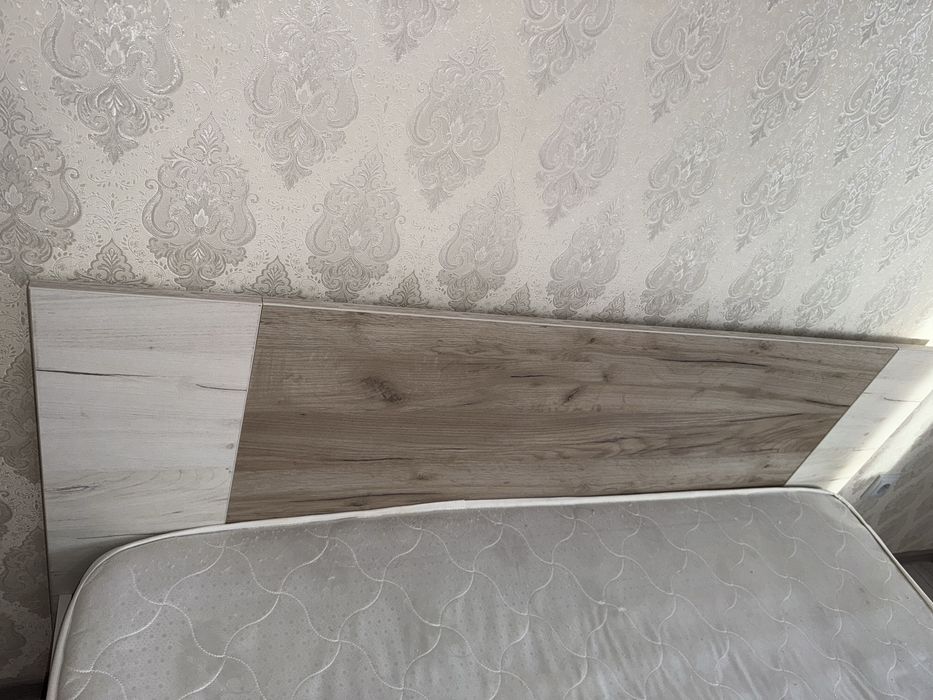 Продаётся двуспальная кровать