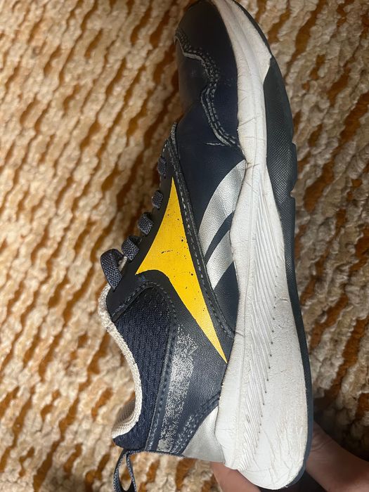 Продавам детски маратонки Reebok 30-ти номер