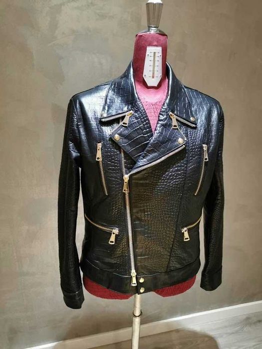 Exclusiv pentru Artisti, Vip-uri, Cantareti, Stilul Reptilian