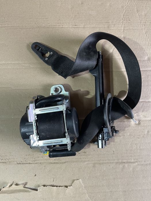 Centura fata stanga Mercedes C class W205 2014-2020 cod A2058600185
