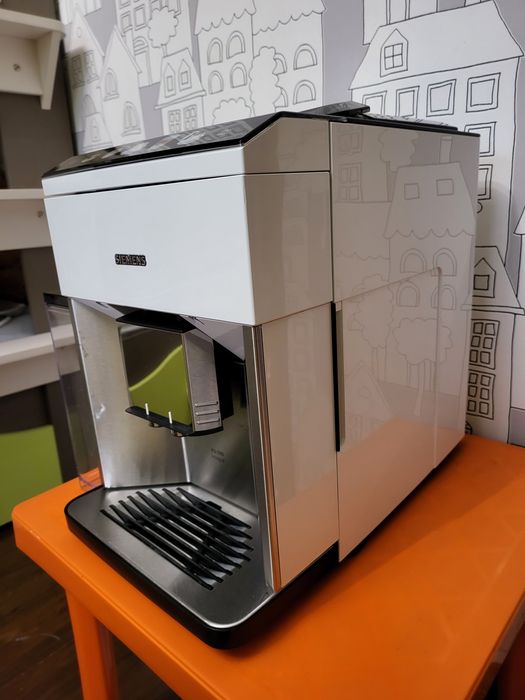 Кафеавтомат Siemens EQ 500 Бяла Кафемашина Каферобот с кана за мляко