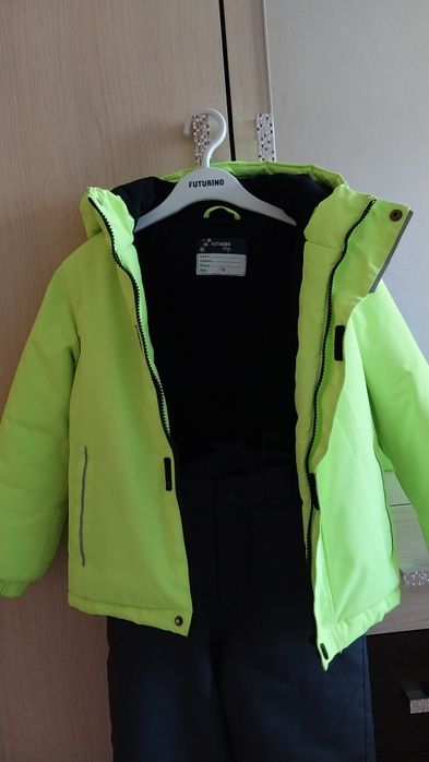 Продам демисезонный костюм