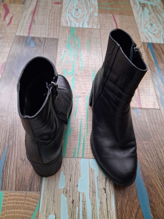 Дамски официални боти на ток