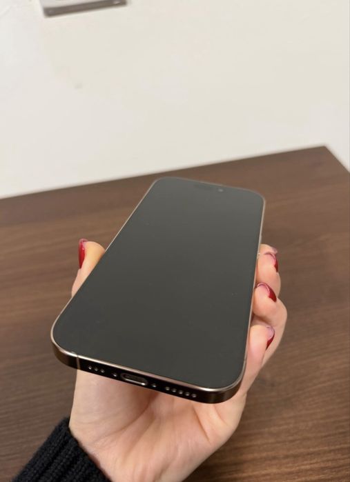 Iphone 16 pro   Desert Titanium