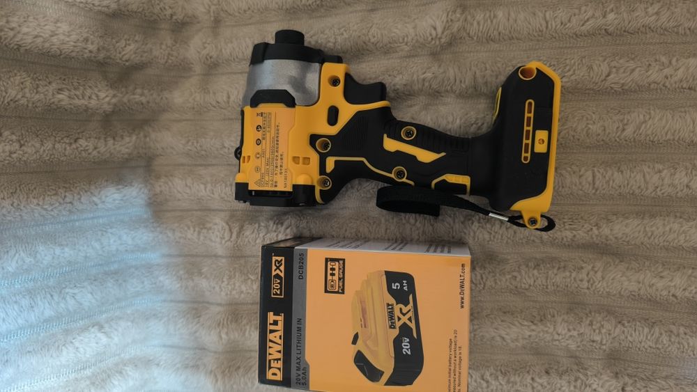 Винтоверт инпакт DeWalt