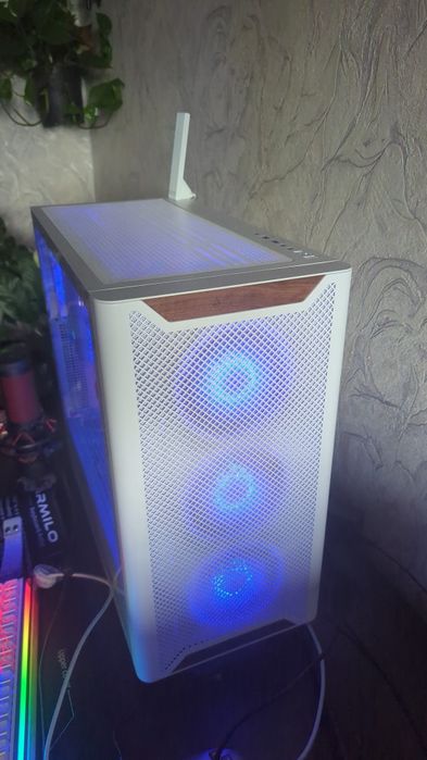 Игрой компьютер rtx 5070 с переферией