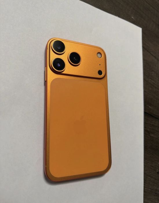 Iphone 11 transformat in iphone 17 pro sa schimbat carcasa si cateva componente