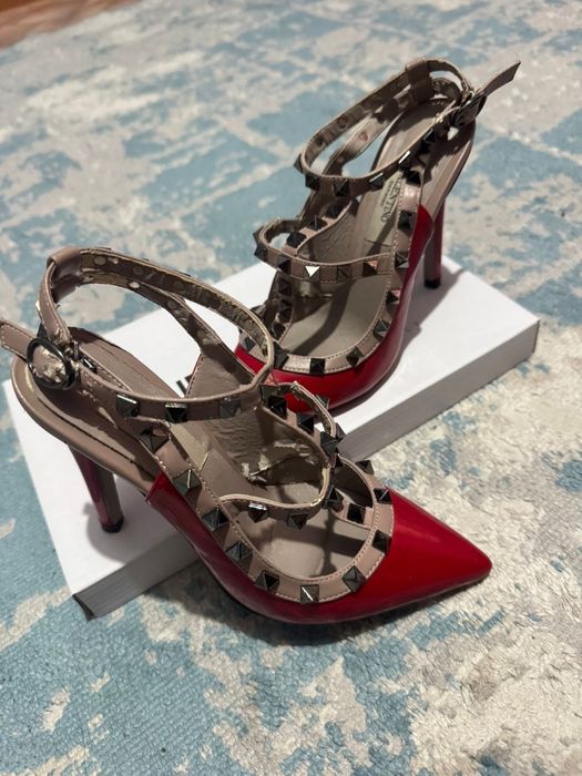 Продам женские туфли