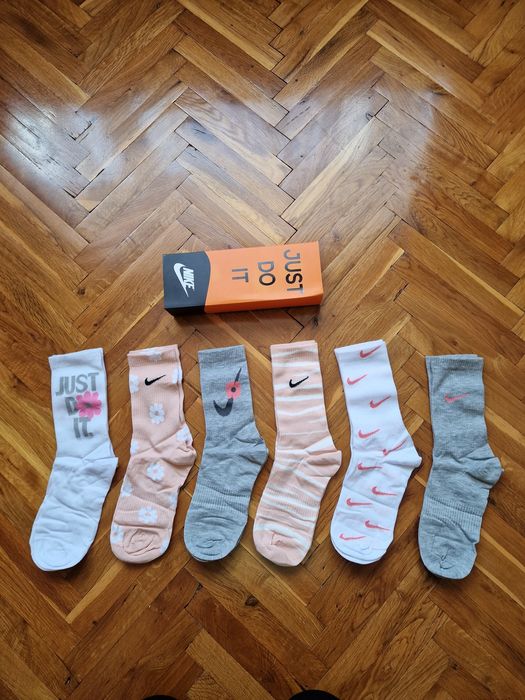 Страхотни дамски чорапи NIKE 6бр в кутия