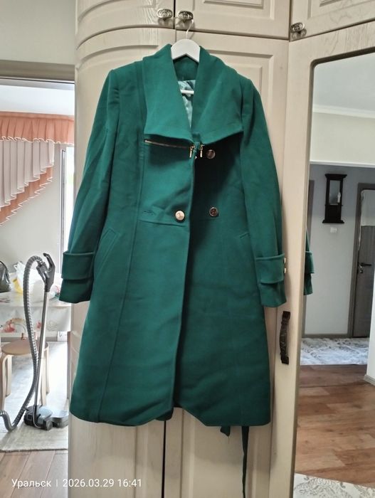Продам  демисезонный пальто.