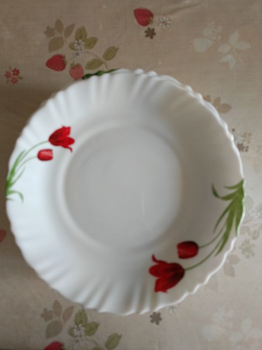 Продам тарелки среднего размера