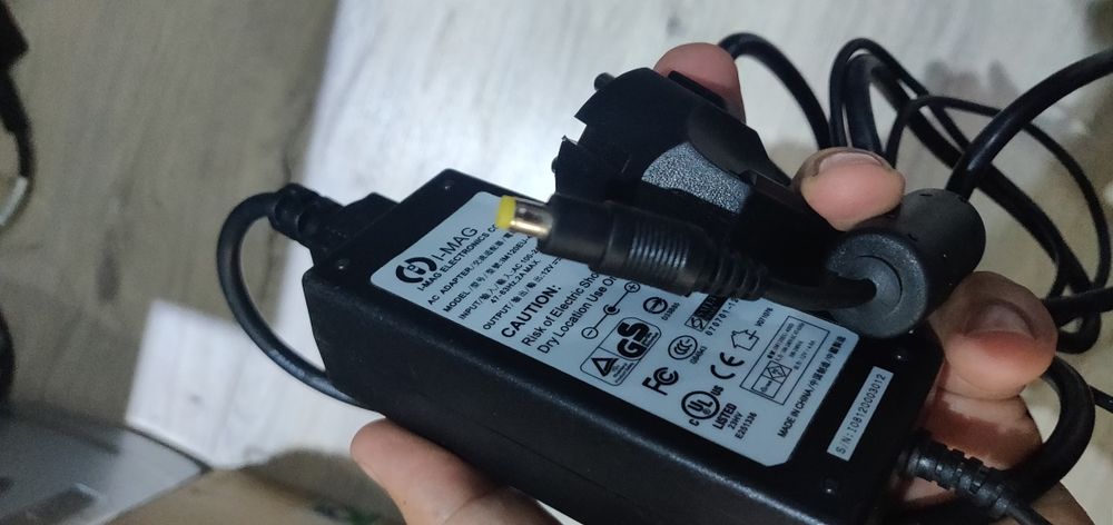 Alimentator camere video 12v cu 4 amperi nou