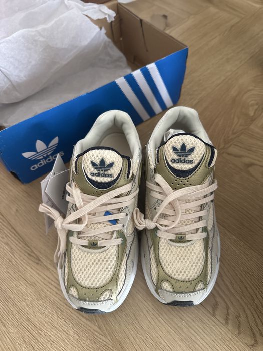 Кроссовки adidas