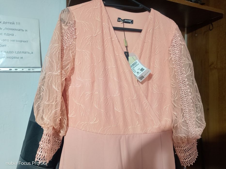 Платье нежно розовое