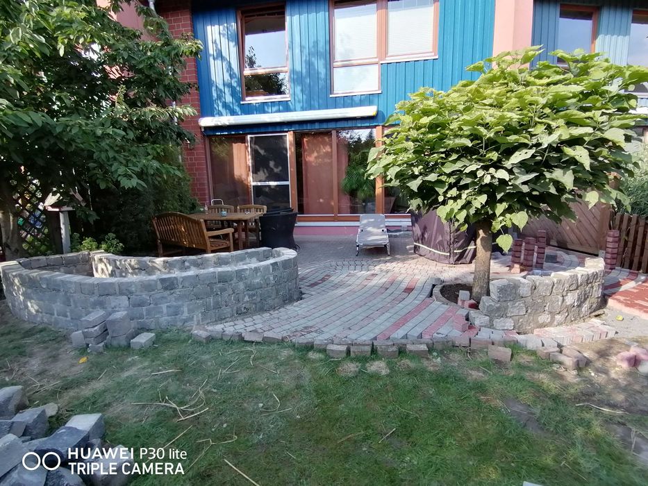 Услуги с Мини Багер и Самосвал ,Редене на павета ,Изкопи и Извозване