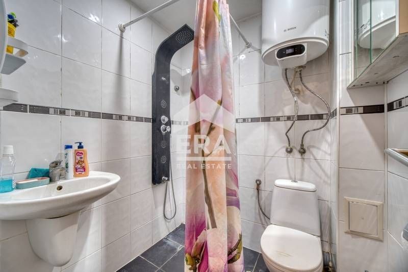 Тристаен, обзаведен апартамент за продажба в м-т Св. Никола, гр. Варна