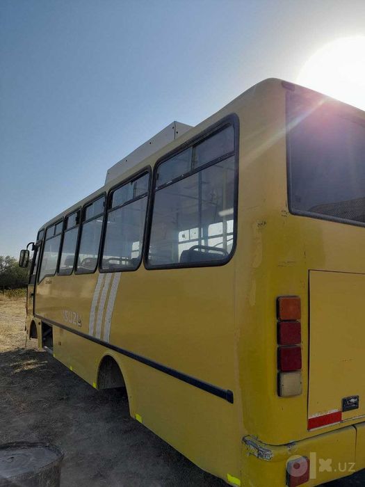 Issuzi avtobus kuzov