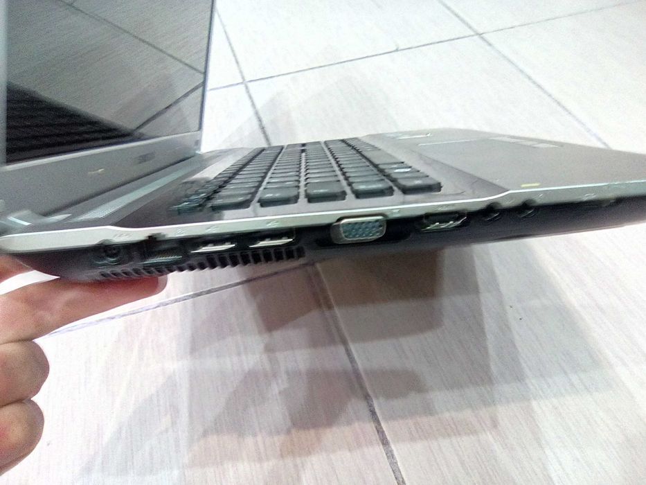 Лаптоп SAMSUNG RV720 - 2 ядра , 4 логически процесора