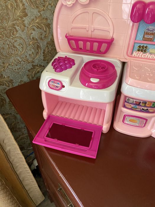 Игрушечная кухня. Недорого.