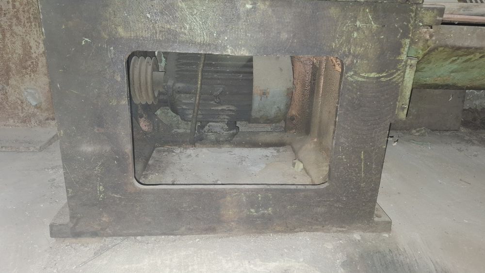 Токарный станок   в рабочем состоянии