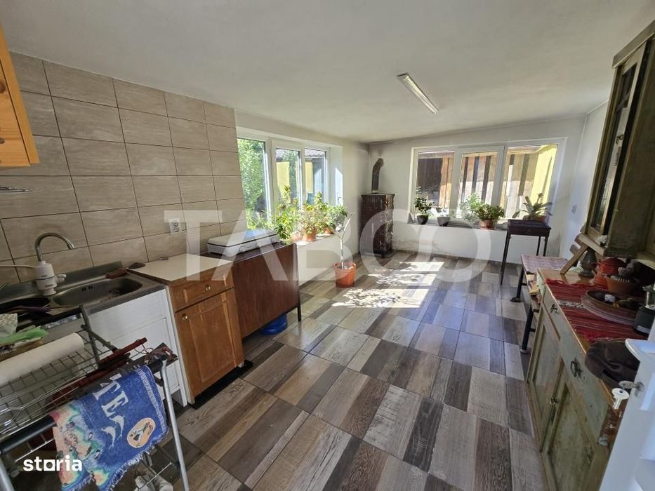 Casa spatioasa de vanzare teren 432 mp zona linistita - Lupeni Sibiu