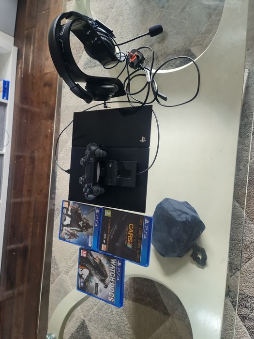 PS4 FAT 500GB със качечествени слушалки,джойстик,зарядно станция,3 игри!