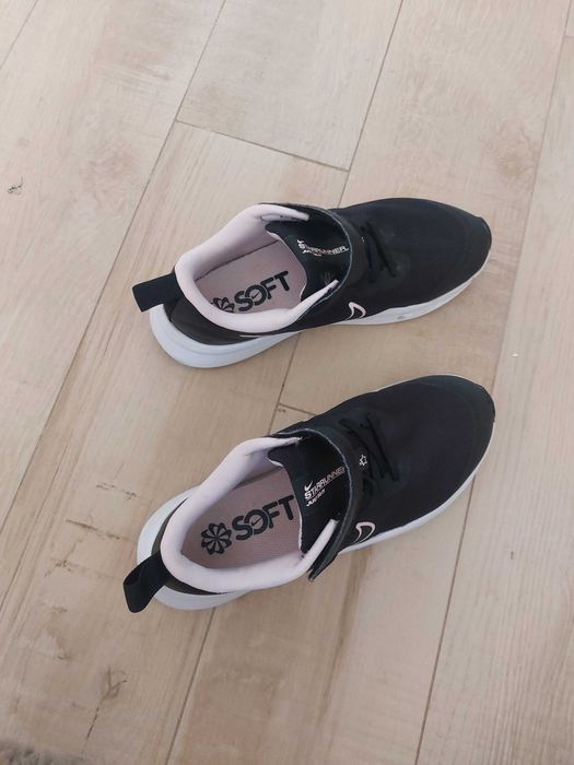 Adidasi Nike marimea 35