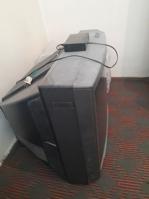 Televizor sotiladi
