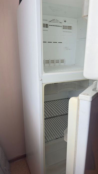 Продам холодильник, морозит отлично