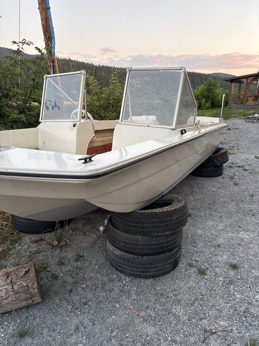 Vind barca trimaran
