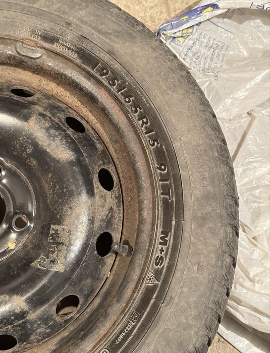 ‼️NEGOCIABIL‼️Jante R13 + anvelope iarnă 195/65 R15 – stare bună