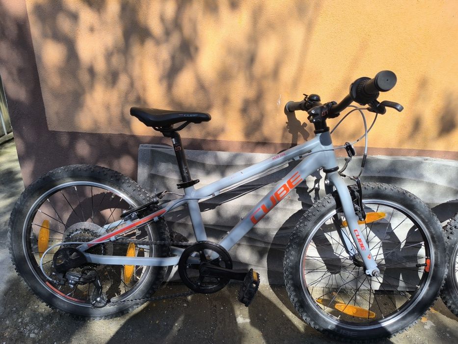 Vând două biciclete Cube Acid 200 Grey Red 200"