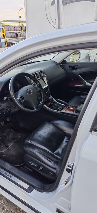 Vand Lexus is 2,2d fara defecte
