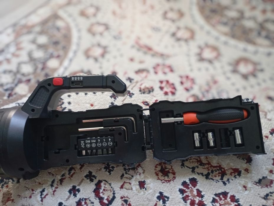 Продам Мощный фонарь рабочий