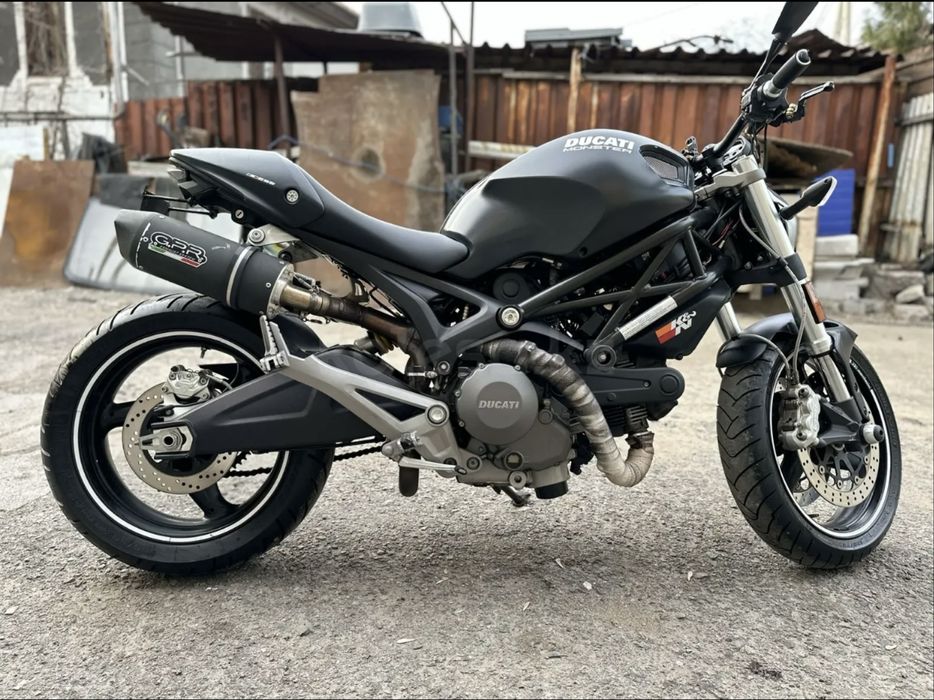 Ducati Monster 696