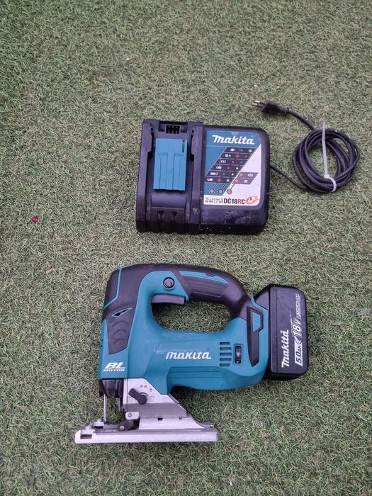 Fierastrau pendular makita djv 182