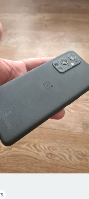 One Plus 9Pro . 256Gb 12Gb dualsim 4500mah 65W