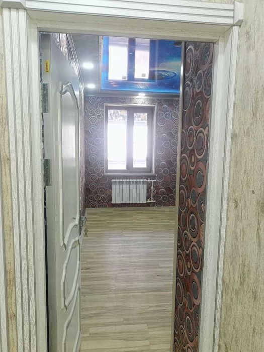 Navoyi viloyati navoyi shaxrida  2/2/4 sotiladi 50000$