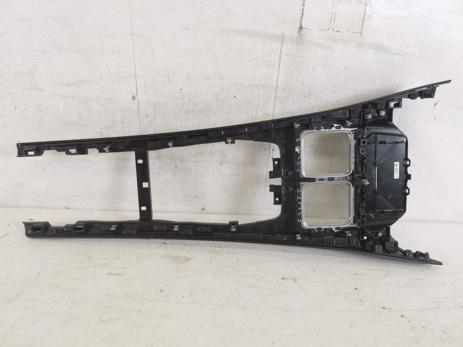 Декоративна Лента за Конзола БМВ i7 G70 Оригинална в Добро Състояние /