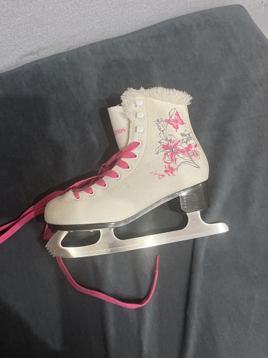 Продам фигурные коньки