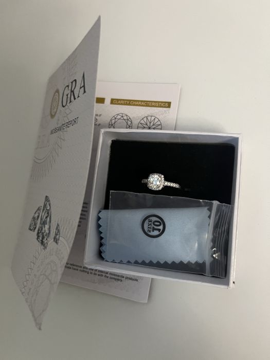 inel argint cu piatra moissanite