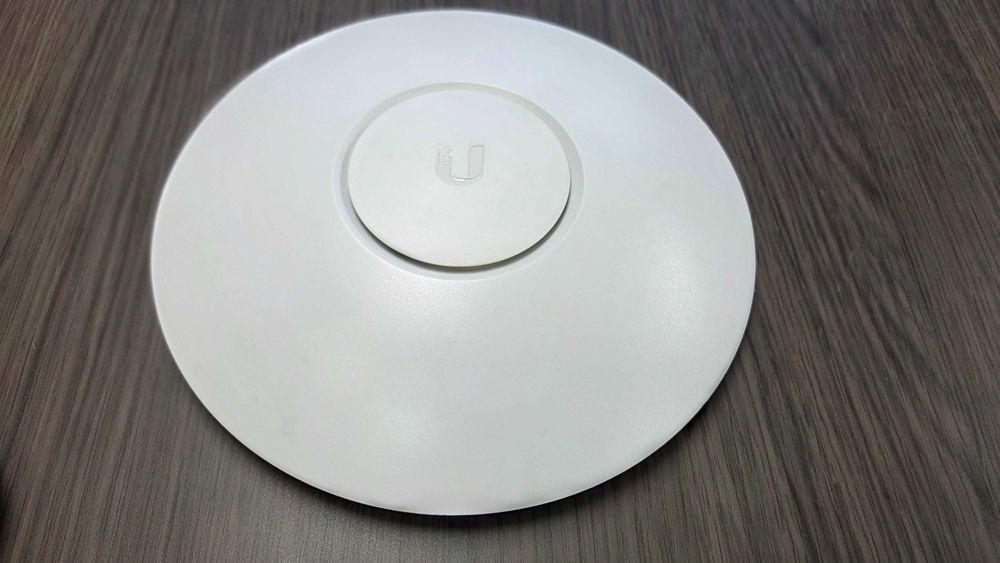Access Point Ubiquiti UniFi AP (model SWX-UAP) + adaptor Ubiquiti Instant 802.3af PoE Converter